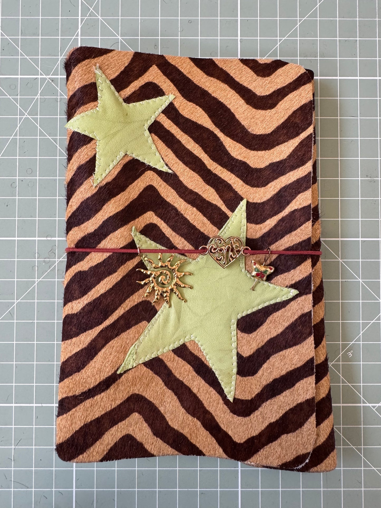 A5 leather journal cover with stars + pocket - 1/1 pieces